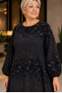Черное платье А-силуэта с фактурным абстрактным узором и пайетками (plus-size) Женское нарядное черное платье большого размера, расклешенного А-силуэта, украшенное фактурным бархатистым узором из абстрактных крапинок и блестящими серебристыми пайетками