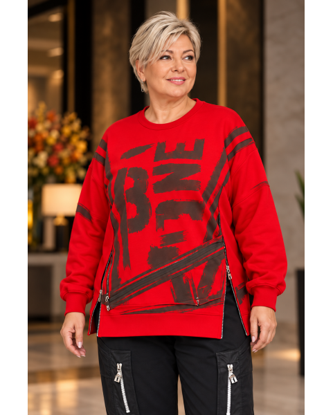 Спортивный костюм стритстайл: красный свитшот и черные брюки (plus-size) Женский спортивный костюм-двойка большого размера в уличном стиле: красная кофта оверсайз с черным принтом B ONE и декоративными молниями, и черные брюки-джоггеры с графичным патчем на штанине
